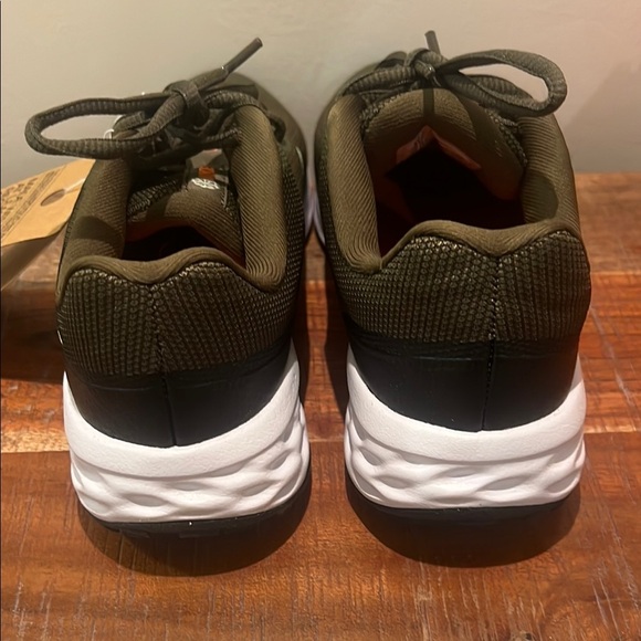 Nike Revolution Youth Green Athletic Shoes - Picture 3 of 6